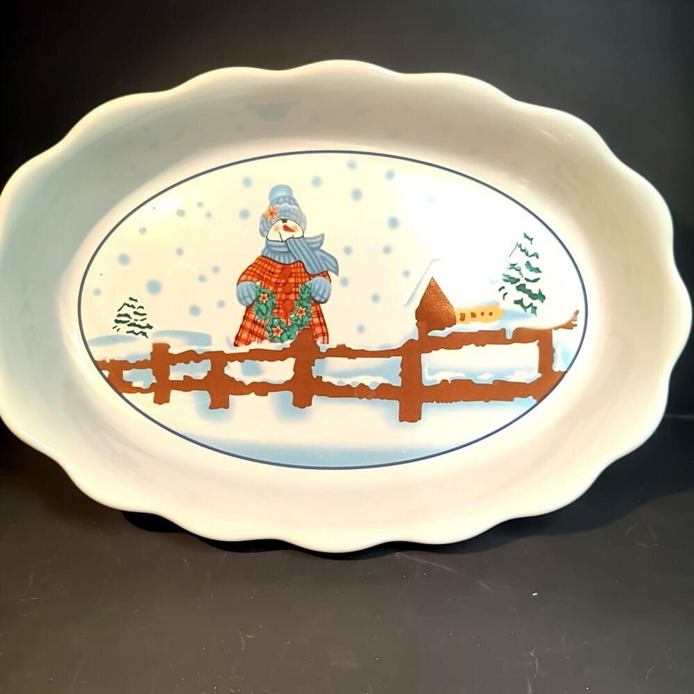 1368. Large Spinnaker Winter Snowman Casserole